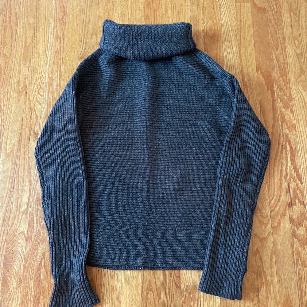 Aritzia Babaton XS Grey cashmere & wool sweater